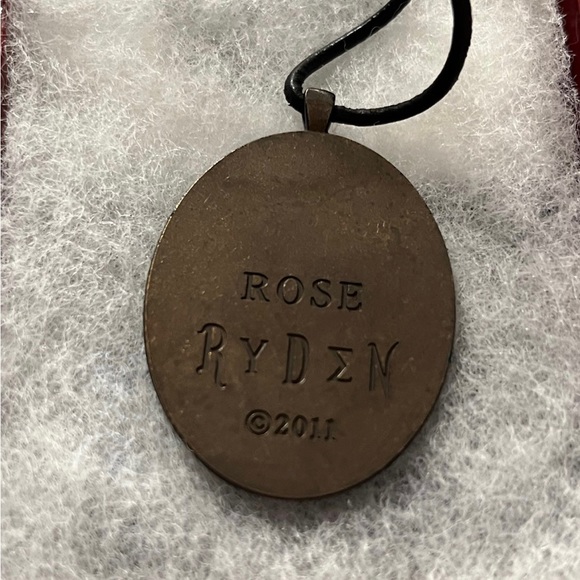 Mark ryden fine art necklace. - Picture 3 of 9